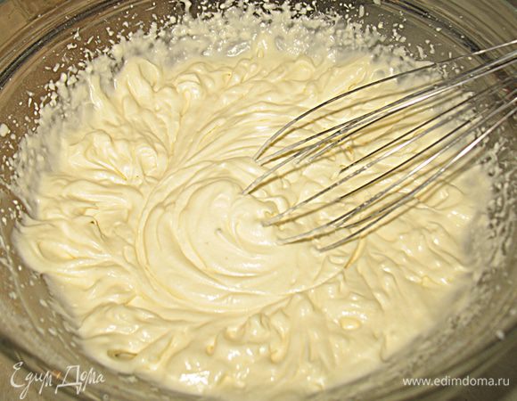  Пока корж выпекается. Взбить сливки 