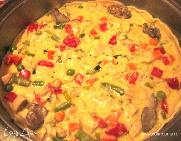 Далее начинка...,сыр...,и так три раза,четвёртый слой теста с сыром.