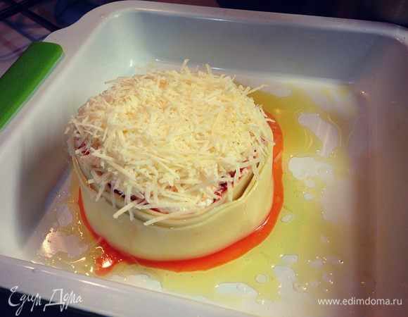 Верхний слой закончим пармезаном....