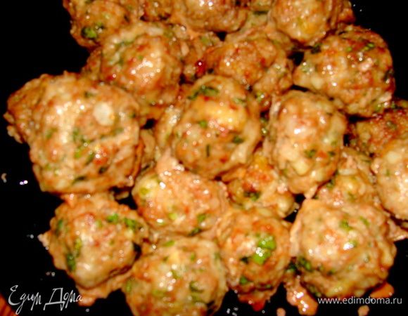 Затем выложить в смазанный раст.маслом противень и поставить в разогретую до 180* духовку на 20-30 мин. до приобретения золотистой корочки.