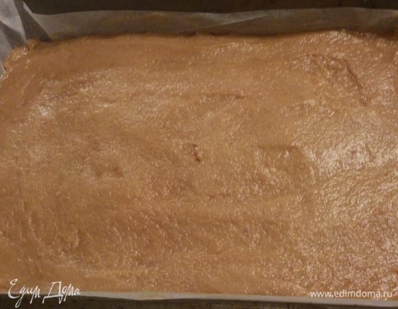 Выложить горячую массу в форму и разровнять лопаткой. Оптимальная толщина слоя 2-3 см. Оставить при комнатной температуре на сутки. 