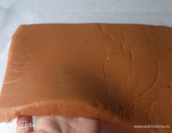 Когда пласт застынет, его можно перевернуть и подсушить с обратной стороны