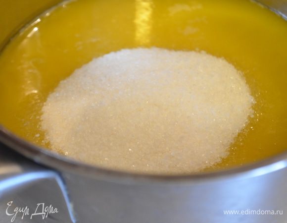 Сливочное масло растопить
добавить в масло сахар и соль и перемешать, так чтобы они растворились.
