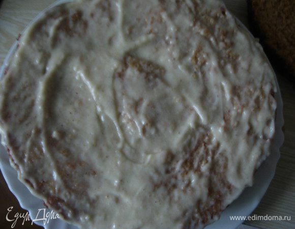 Каждый корж промазываем кремом. Готовый торт убираем в холодильник, чтобы пропитался. Приятного чаепития!!!!!