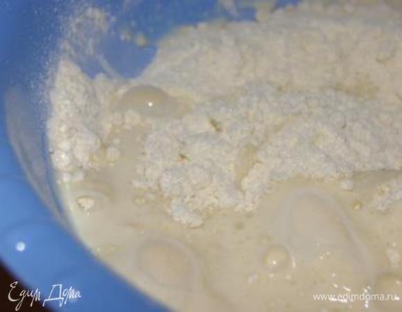 Соединить обе смеси.