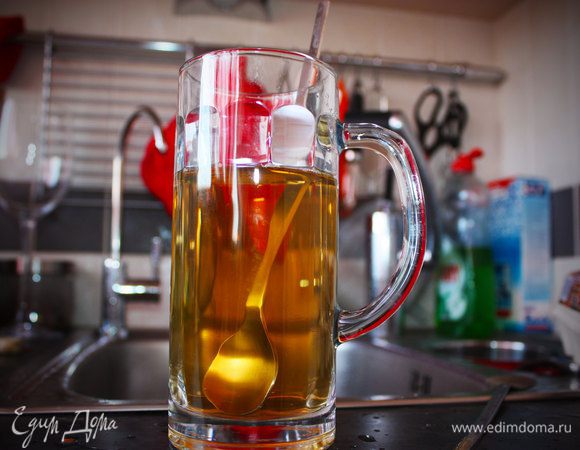 Развести один из видов желе в чашке согласно инструкции на упаковке.