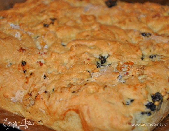 Выпекать в духовке при 160 гр. примерно 50 минут. Тесто очень хорошо поднимается и становится румяным. Не пугайтесь, если верх и бока будут твердыми, так должно быть.Вынуть из формы и опрокинуть на решетку до полного остывания.