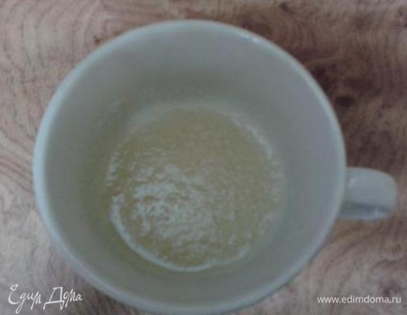 Желатин развести в холодной воде для набухания.