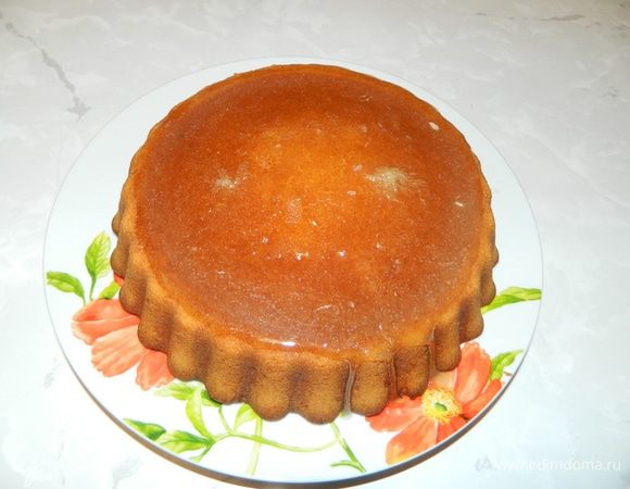 По мере остывания несколько раз поливать глазурью, последний раз после полного остывания