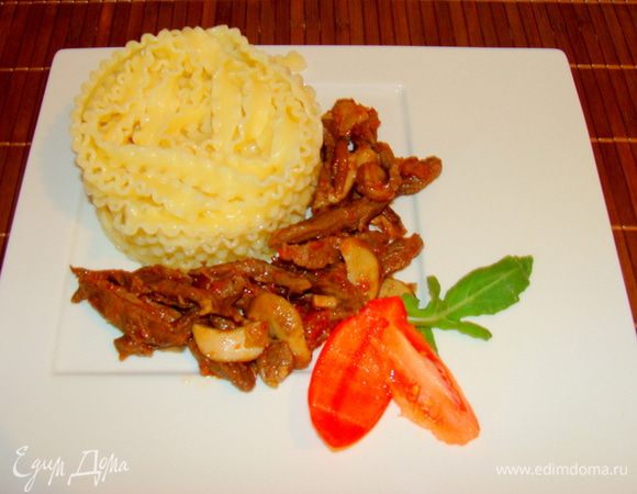 Я подала в таком виде! Забыла только пармезаном тертым посыпать, так все кушать уже требовали!... а мне еще сфоткать надо было...)))