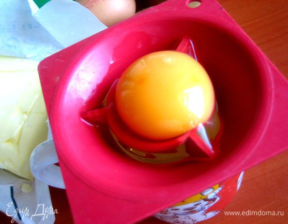 Желтки отделяем от белков...