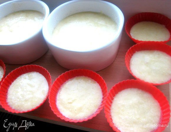 Остальной состав я решила испечь в мини формочках для маффинов.