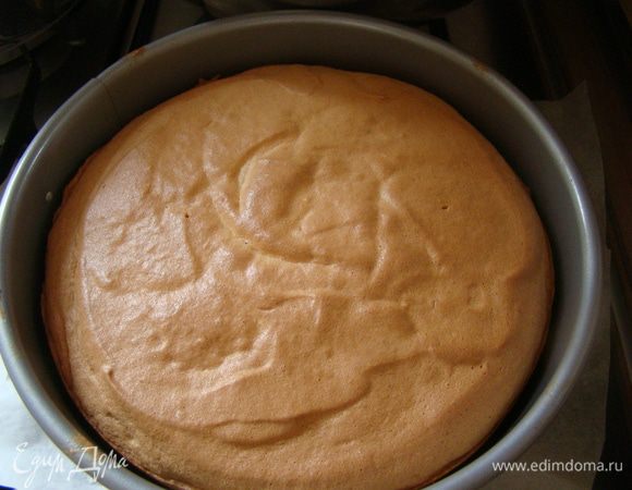 Выпекаем бисквит при 180"С около 15-20 минут.