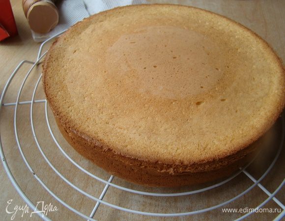 Остудить в перевернутом виде на решетке.