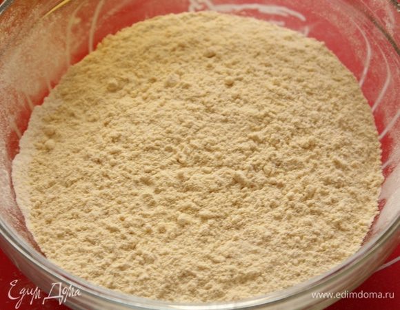 Смешать сухие ингредиенты.