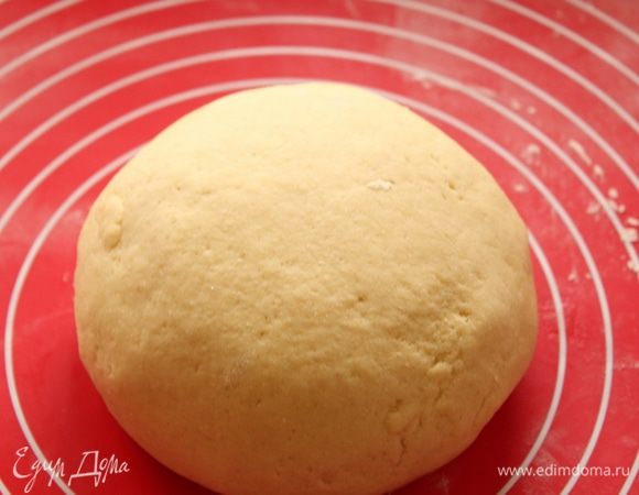 Тесто получается мягким, но держит форму.