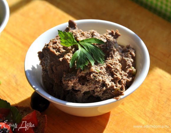 Снять с огня, сделать из массы пюре и послить, поперчить по вкусу. Лучше подавать в теплом виде.
