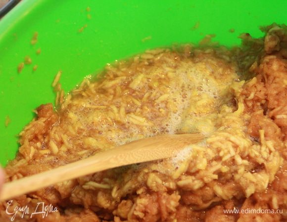 Перемешиваем и ставим яблочную массу в бродильную ёмкость на 3 дня. 