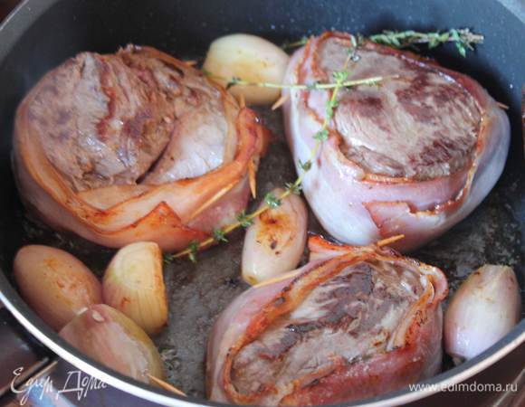 Время жарки регулируйте сами,тут зависит от толщины мяса, не менее 4-5 минут с каждой стороны.