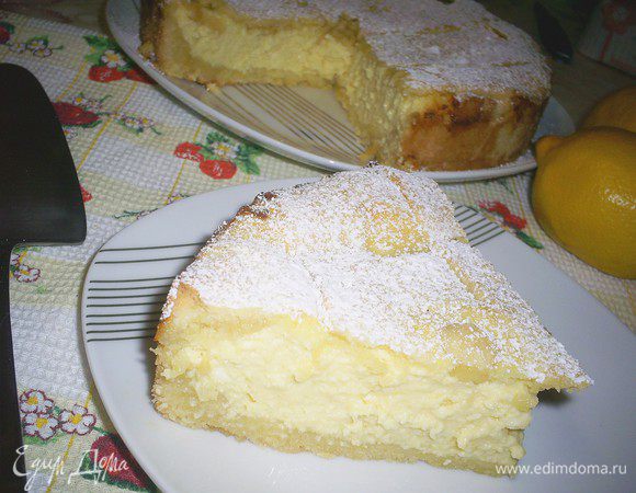  С замиранием сердца готовим себе чай или кофе, наконец после томительного ожидания отрезаем ароматный кусочек пирога... И наслаждаемся неповторимым вкусом! Приятного аппетита!!!