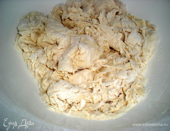 Все ингредиенты для закваски соединить и вымесить до состояния комковатого теста. Миску с тестом прикрыть пленкой и сверху полотенцем. Оставить на сутки. Никаких сквозняков.