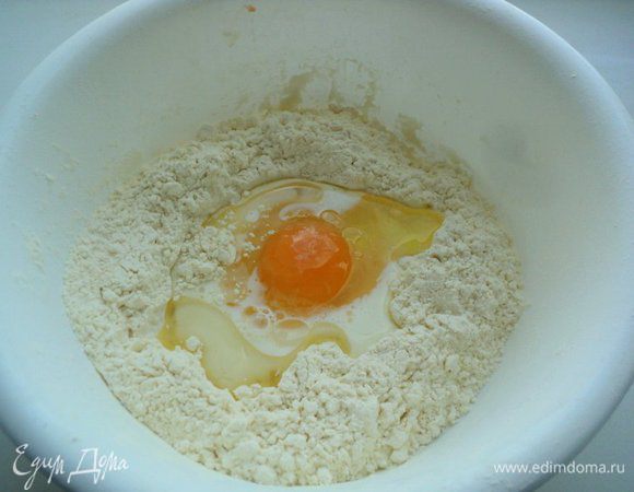 Для пасты белого цвета – 1 ст.ложку молока. 