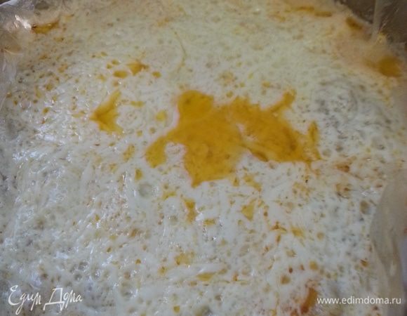 Через 45 минут посыпаем сыром.