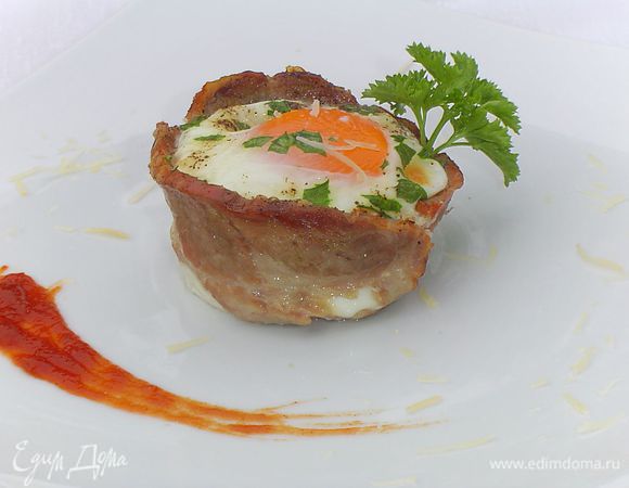 Готовые корзиночки сверху посыпать пармезаном. Завтрак готов, прошу к столу!
Приятного аппетита!