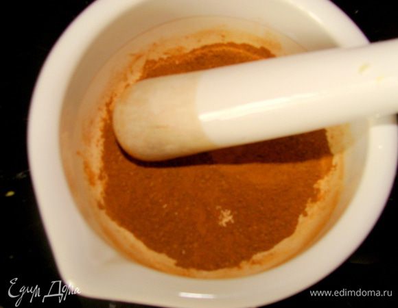 У меня кофе был в гранулах, я его размяла в ступке до состояния порошка.