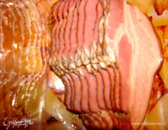 Пармскую ветчину нужно выложить на противень и запечь в духовке до состояния хруста. 