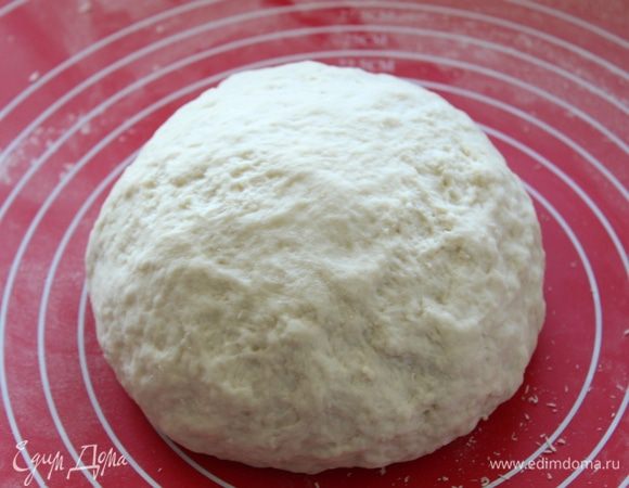 Замесим тесто. Оставим подходить в тёплом месте на 2 часа. 