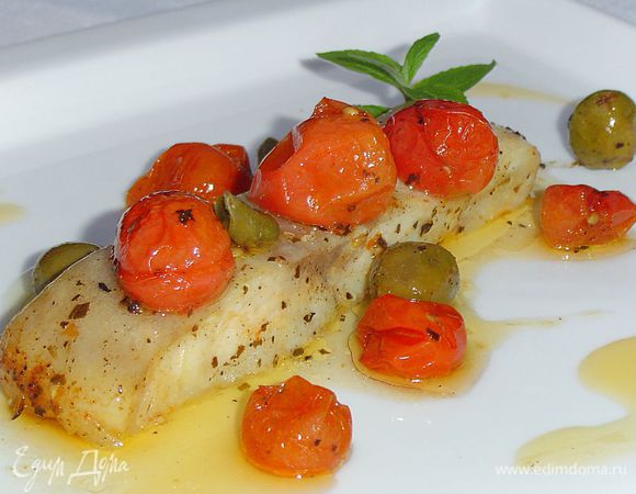 Рыбу подаем горячей выложив сверху помидоры,оливки, каперсы и полив все это соусом, который получился после запекания.
Приятного аппетита!