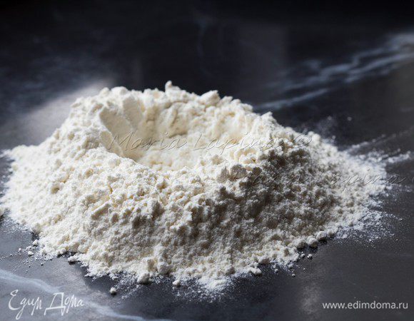 В середине делаем углубление.