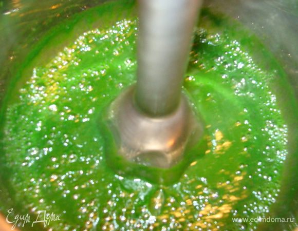 Измельчить блендаром или протереть через сито.