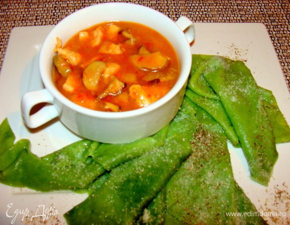 Выложить на блюдо, посыпать тертым прмезаном и перцем. Приятного аппетита!