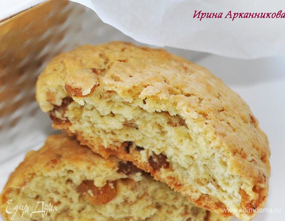 Лепить руками шарики и придавливать не очень сильно (масса при выпекании увеличится в 1,5 раза). Выкладывать на противень, покрытый пергаментом. Не смазывать бумагу! Выпекать в горячей духовке при 180 гр около 25 минут