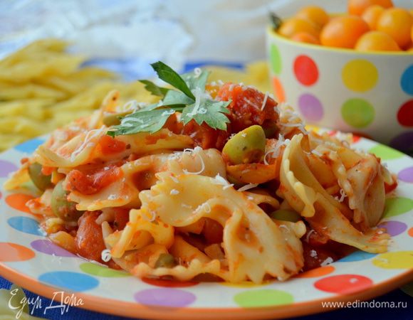 Подаем присыпав свежим базиликом и большим количеством тертого пармезана.