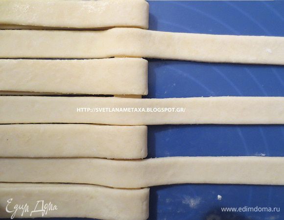 Сложить полоски вдвое через одну
