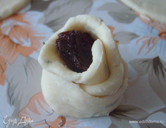 ..., чтобы получился "тюльпан", сверху кусочек сыра и посыпать тимьяном.