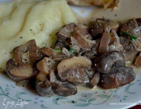 Подать к мясным блюдам.