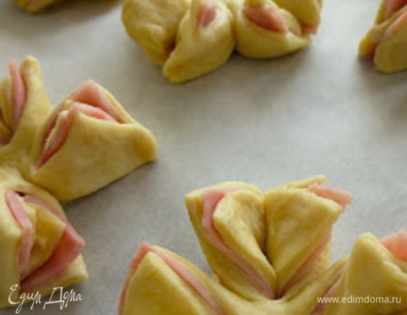 Выпекаем булочки в разогретой до 180 градусов духовке 18 минут.
