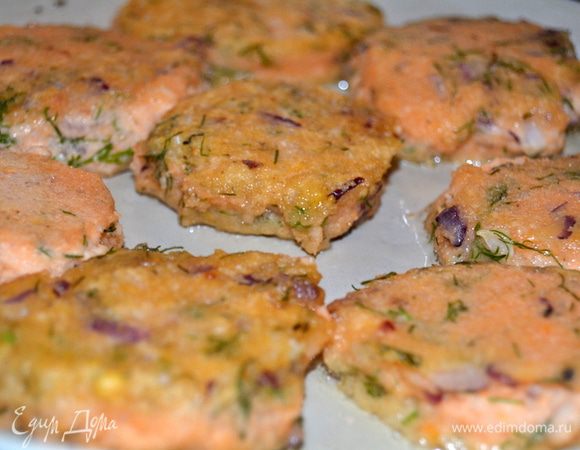 выпекать на разогретой сковороде с двух сторон. Перед каждой порцией смазывать сковороду растительным маслом.