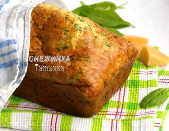 Ставим выпекаться в разогретую до 180С духовку на 35-40 минут до румяного цвета и сухой зубочистки. Даём постоять несколько минут в форме, затем вынимаем и оставляем до полного охлаждения.