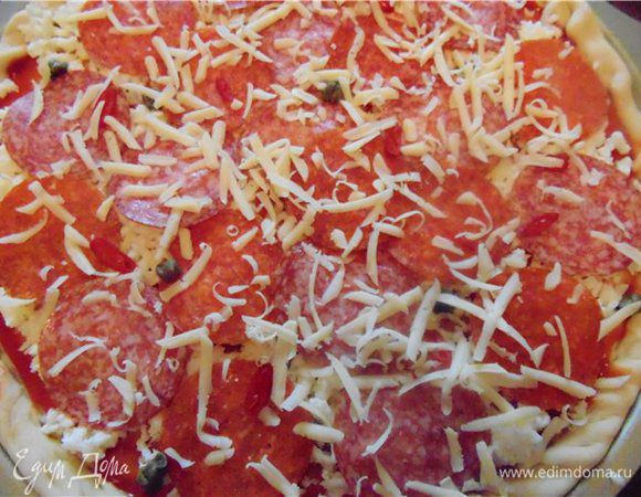 Далее можно посыпать твердым сыром, а можно этого и не делать