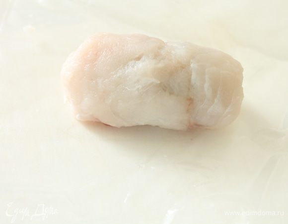 Аккуратно формуем рулетик.