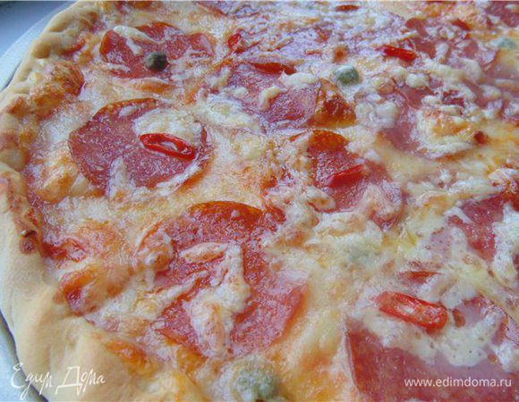 Затем достаем ее из духовки и наслаждаемся чертовски вкусной пиццей!
Угощайтесь!