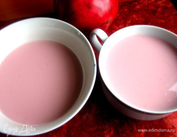 Разливаем на две порции ,например, в пиалу и в бульонную чашку...