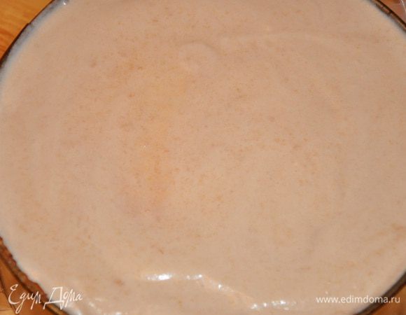 равномерно поливаем торт. Отправить в холодильник на 4 часа минимум (у меня на ночь).
