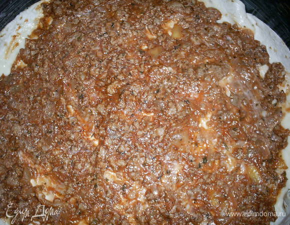 Затем идет слой мясной массы.