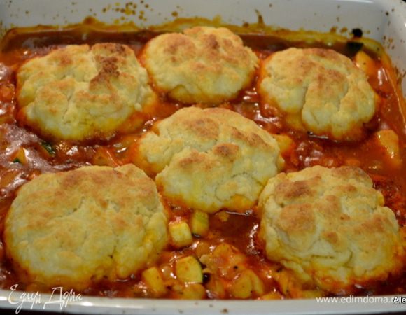 Для булочек бисквик.
В нужный момент достанем их холодильника. Отмеряем 2 стак. бисквика. Добавим 1/2  стак. воды. Перемешаем. Выпекаем при 230 гр. 8-10 мин.
Здесь фотография из рецепта "Итальянский куриный пирог с бисквик", который выложу завтра.